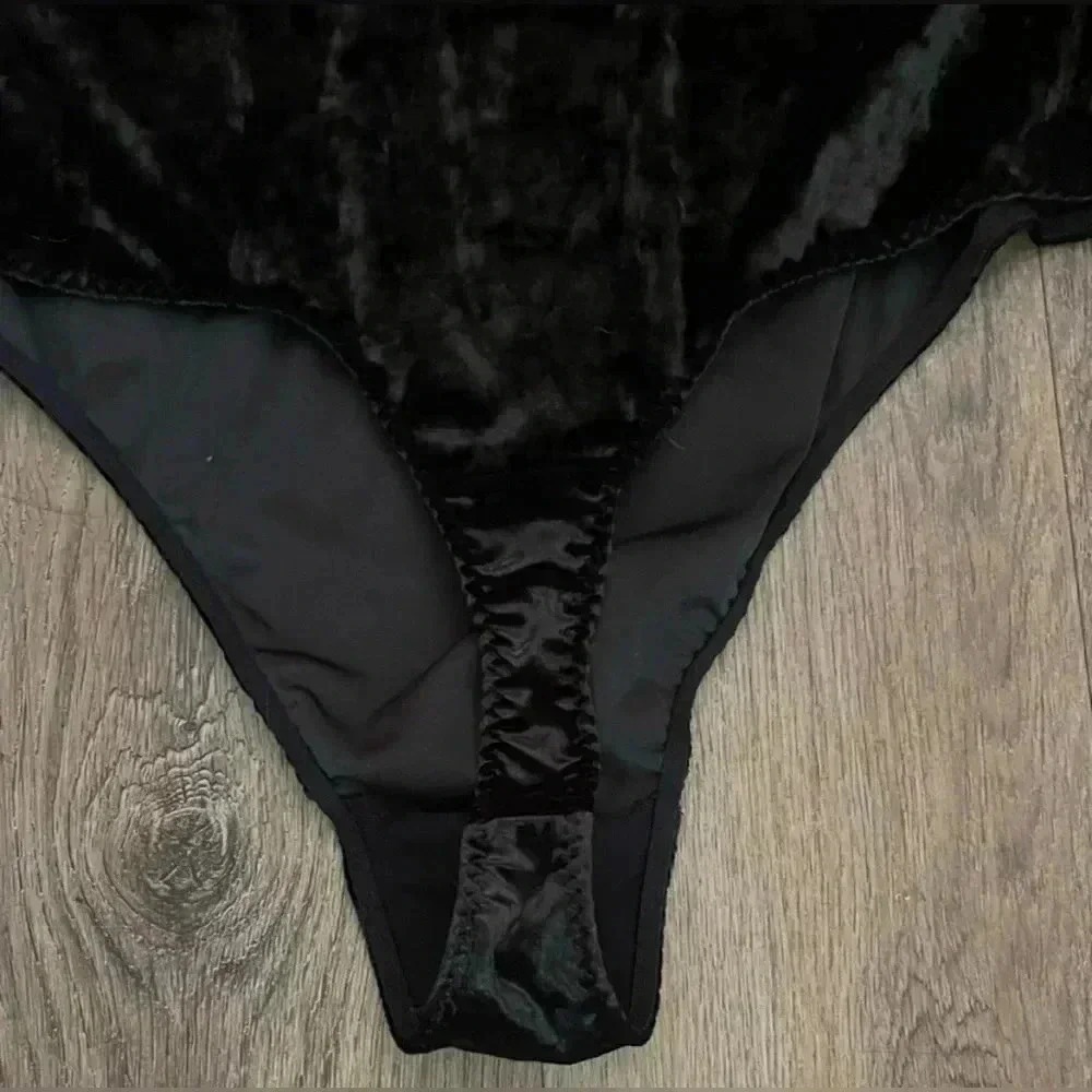 Victoria's Secret Crushed Velvet Plunge Bodysuit Black XS/S - Picture 6 of 7